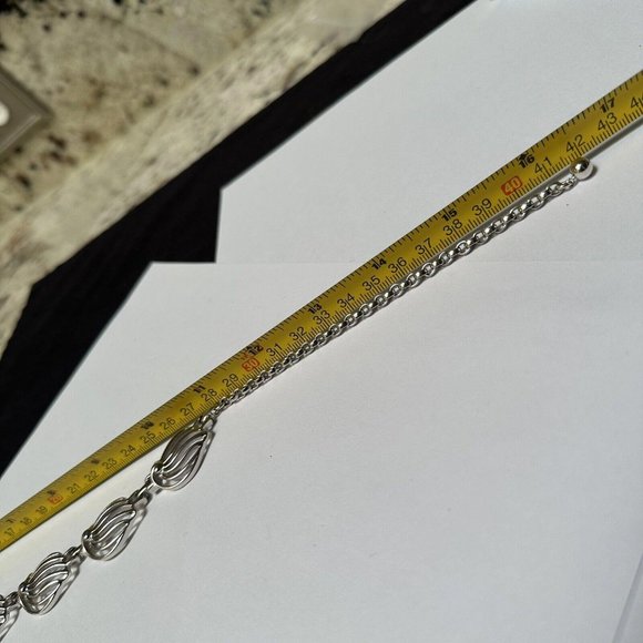 Women’s Silver Tone Metal Choker Style Costume Necklace - Picture 9 of 10